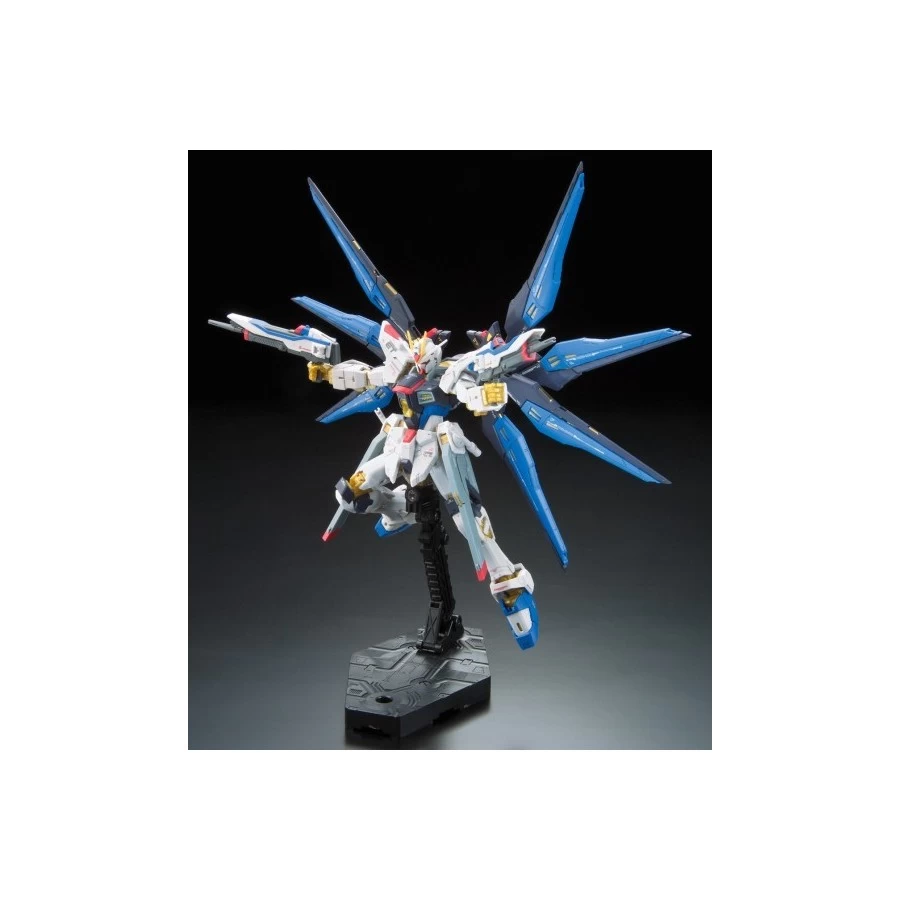 Bandai Real Grade RG 1/144 Mobile Suit Gundam ZGMF-X20A Strike Freedom Gundam 2 Bandai Real Grade RG 1/144 Mobile Suit Gundam ZGMF-X20A Strike Freedom Gundam - immagine 2