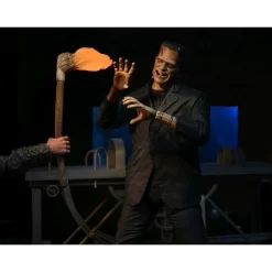 Neca Universal Monsters Ultimate Frankenstein's Monster Accessory Pack -Negozio Di Giocattoli neca universal monsters ultimate frankenstein s monster accessory pack 6