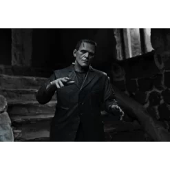 Neca Universal Monsters Ultimate Frankenstein's Monster (Black & White) -Negozio Di Giocattoli neca universal monsters ultimate frankenstein s monster black white 6